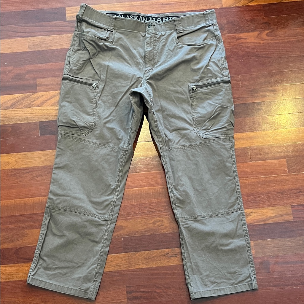 Mens 42 Duluth Alaskan Hardgear Cargo Pants
